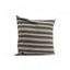 COJIN GRIS LINEA NEGRA ALG 50X50 CM