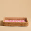 BANDEJA CUADRADA RATTAN FLORATTA FUCSIA 27X27 CM