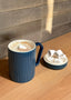 MUG CERAMICA CON TAPA AZUL